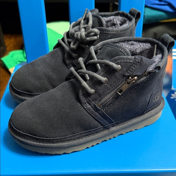 UGG Dark Blue Suede Ankle Boots like new SIZE 3 with box - Picture 1 of 12